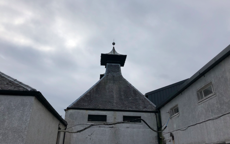 Pagodowy dach destylarni Port Ellen